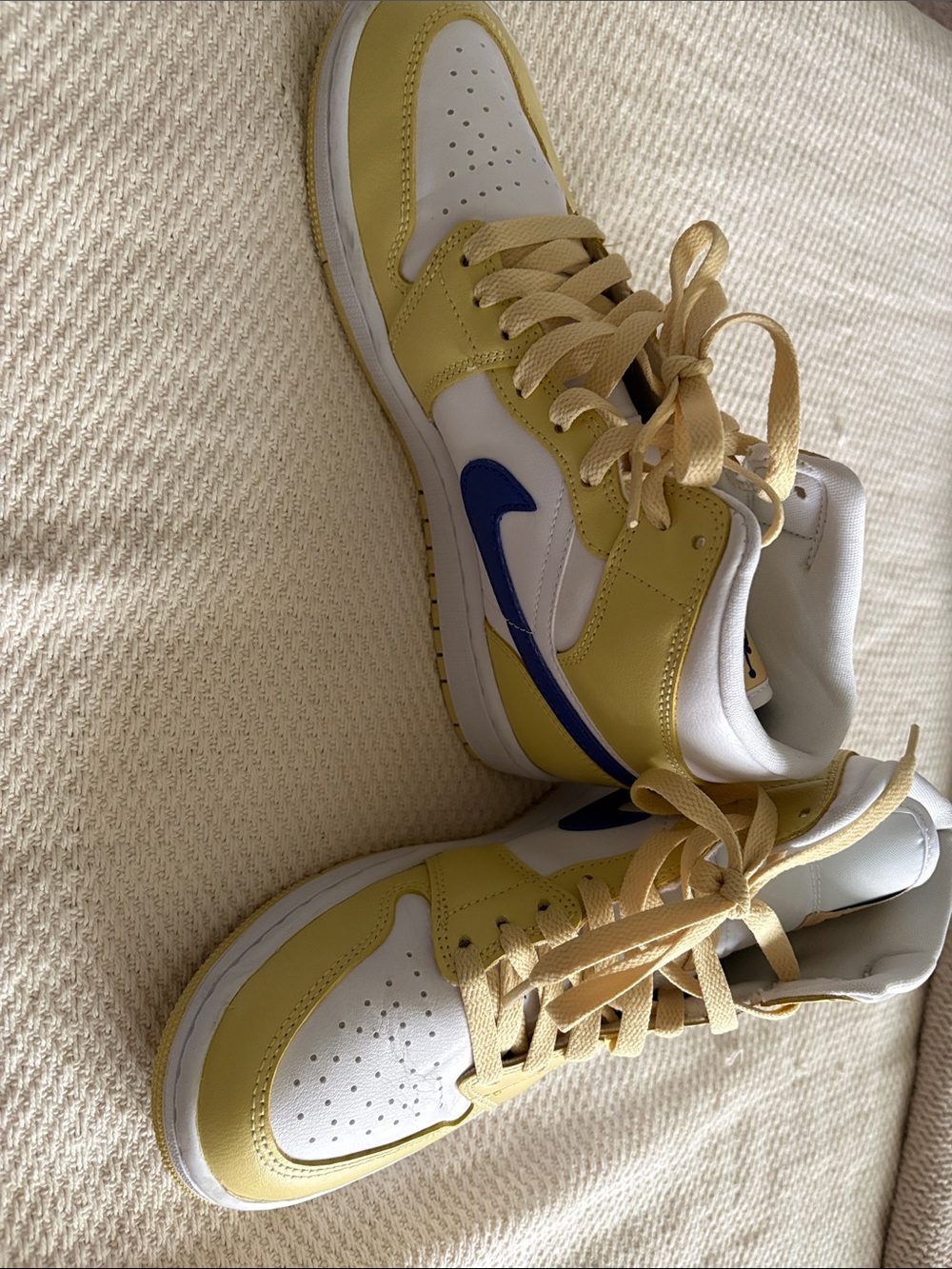 Nike AIR JORDANS Low-Top Sneakers in Yellow, White and Blue